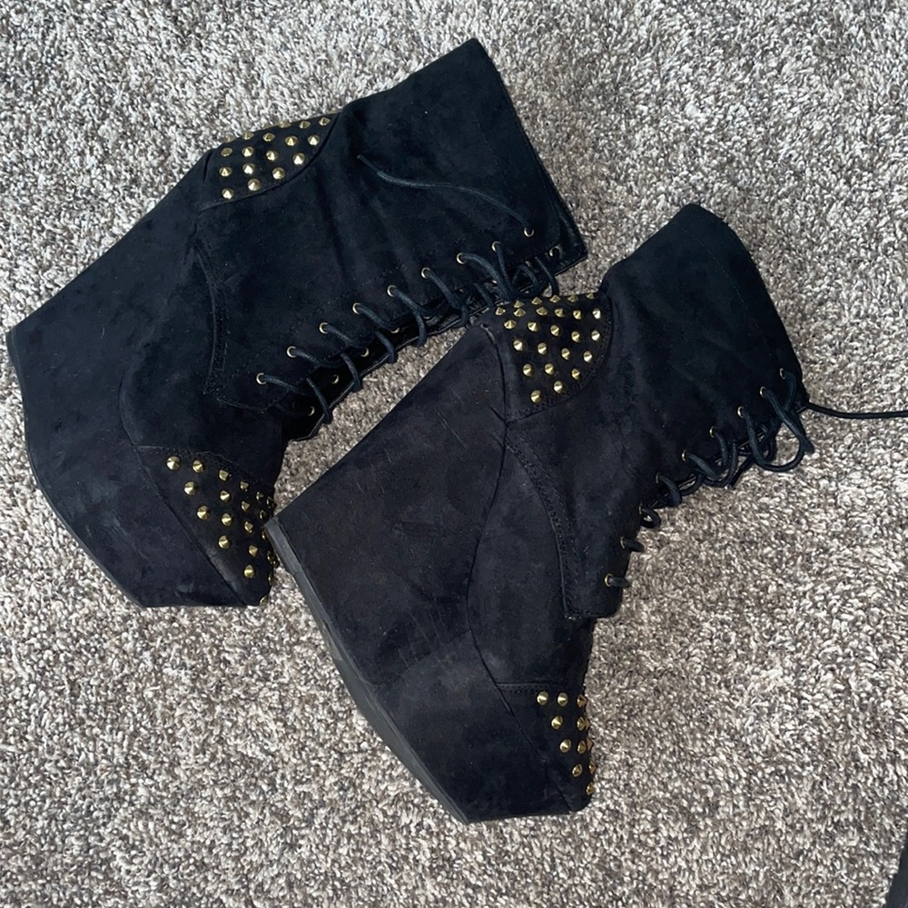 High-healed boots